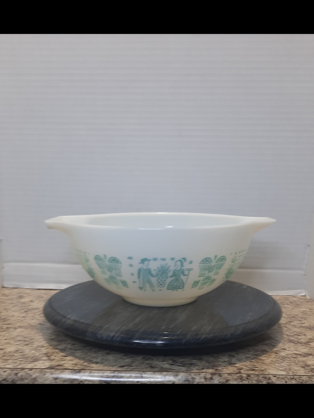 Vintage Pyrex Butterprint 443 Bowl